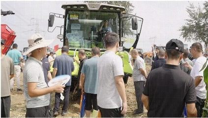 河北正定上演農機“演武”，中聯重科玉米收獲機成田間焦點